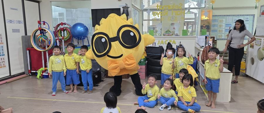 Group of children with the big Puffy mascot at Edufarm Mascot Factory