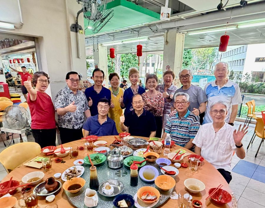 Full group photo at Outram Park Ya Hua Bak Kut Teh — heritage food tour with Edufarm seniors