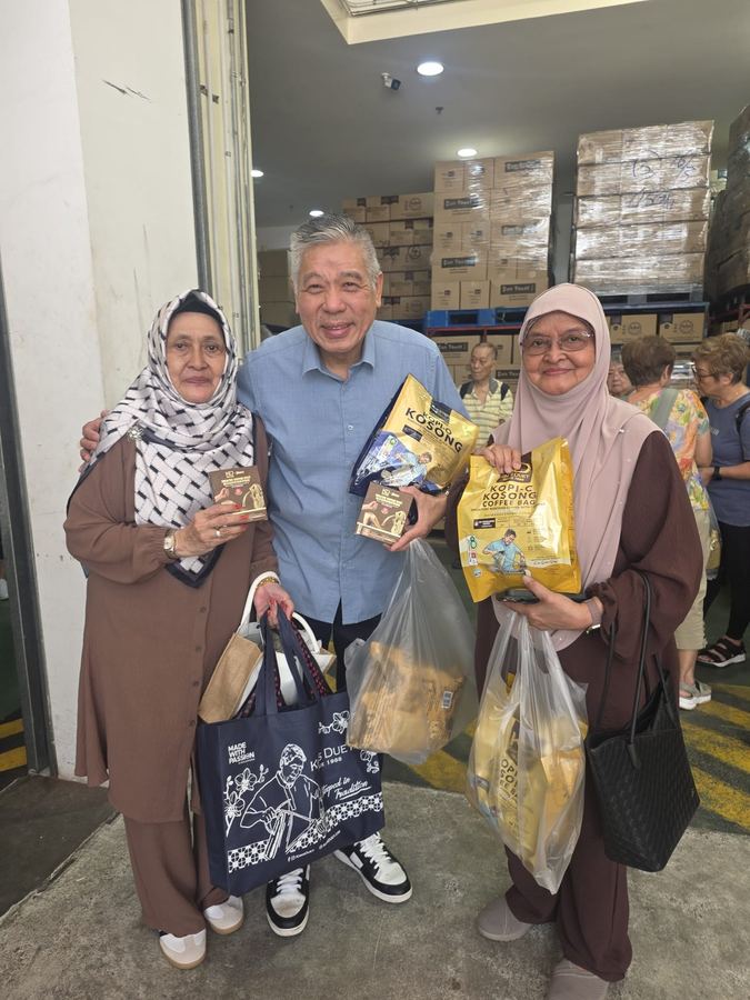 Seniors at Nanyang coffee roastery tour with Edufarm